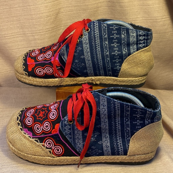 Handmade brocade/embroidered slipon burlap booties - Picture 8 of 16